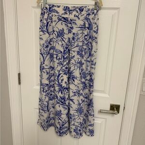 H&M Blue and White Floral Cropped Pants